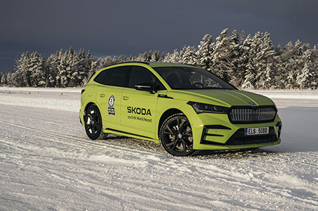 skoda consigue record guinness al estar derrapando 7500km
