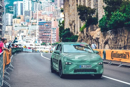 la ultima etapa del tour de francia 2024 contó invitado camuflado el nuevo skoda elroq