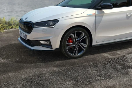 Škoda Fabia 130: una edición limitada que celebra el aniversario de Škoda Auto y su legado en el automovilismo