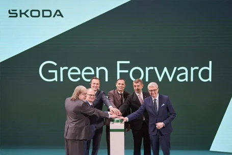 Škoda inaugura una nueva planta de ensamblaje de baterías, convirtiéndose en el mayor fabricante de baterías para vehículos eléctricos (BEV) del Grupo Volkswagen y en un pilar esencial de su estrategia de electrificación